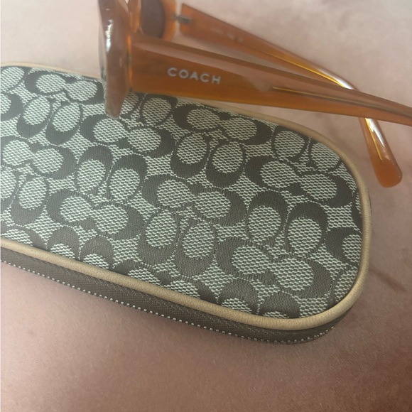 Gorgeous Authentic Coach Sunglasses - Picture 4 of 5